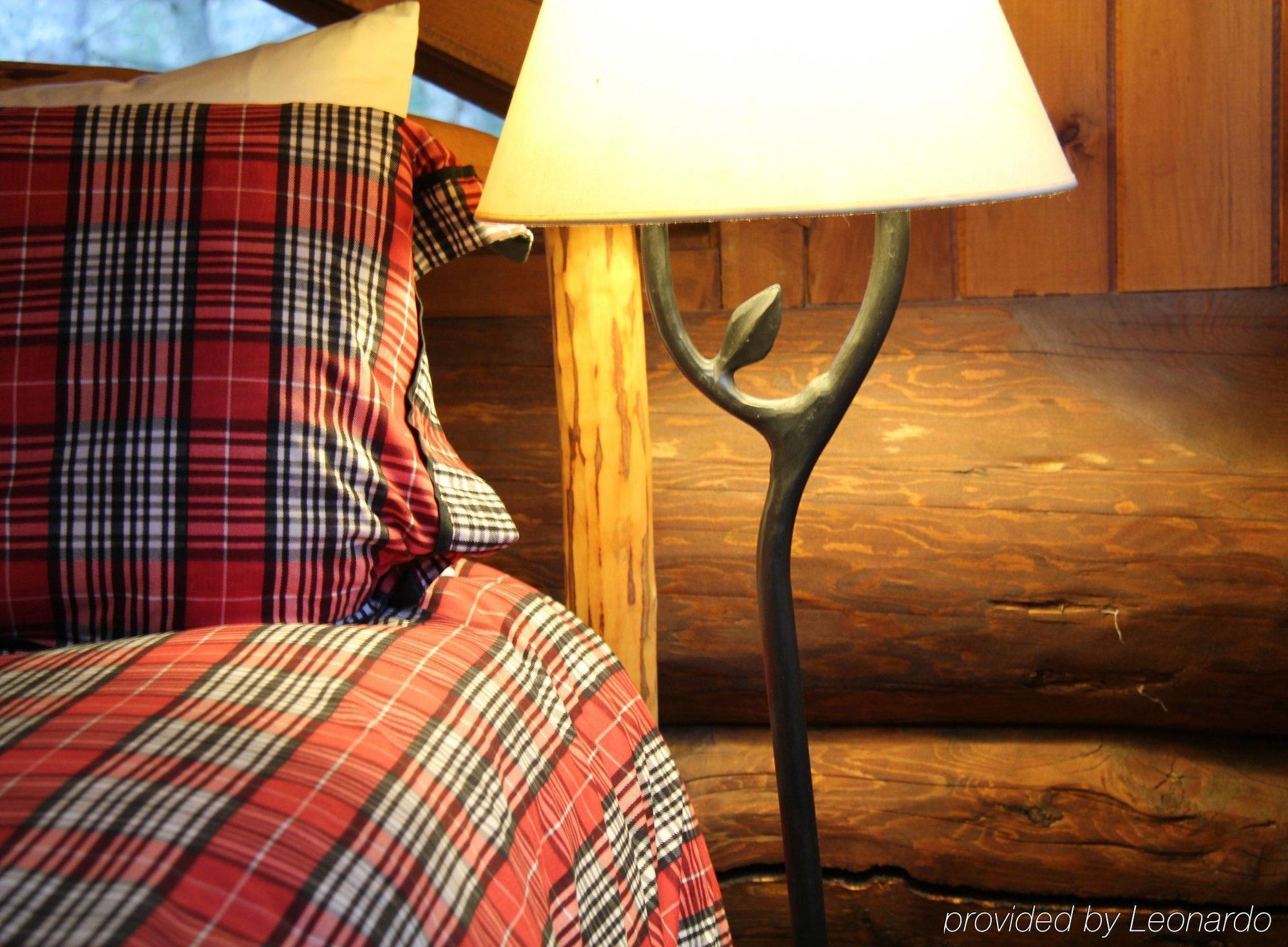 Trout Point Lodge Of Nova Scotia East Kemptville Room photo