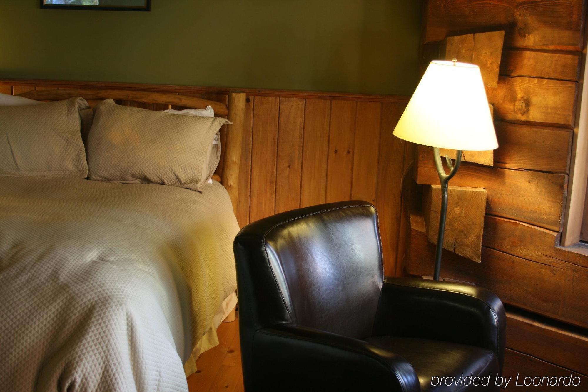 Trout Point Lodge Of Nova Scotia East Kemptville Room photo