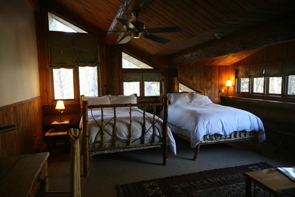 Trout Point Lodge Of Nova Scotia East Kemptville Room photo